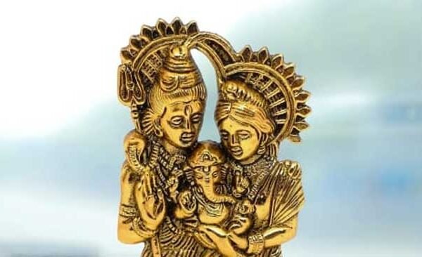 Hariyali Teej festival was celebrated with great pomp, married women kept a fast and worshiped Shiva-Parvati.