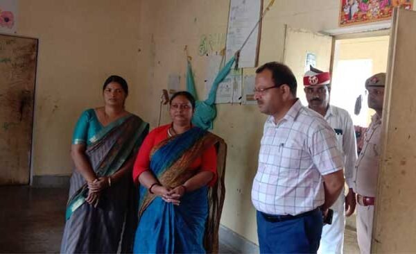 District Magistrate did surprise inspection of Kasturba Gandhi Girls School