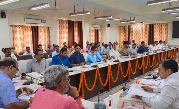 The Divine Disaster Management Inquiry Committee of Uttar Pradesh Legislative Council held a review meeting with the officials of the departments related to disaster management.