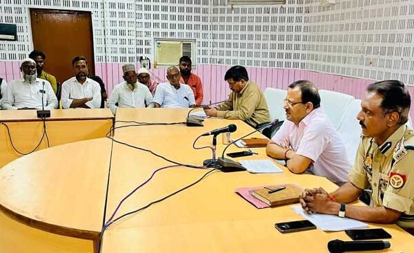 The District Magistrate gave guidelines regarding the police station wise procession and said, Ballia is a unique example of Ganga Jamuni culture.
