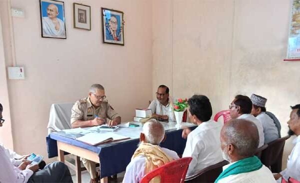 In the Peace Committee meeting, the police station in-charge said that the festival of Dubhar Varavfat should be celebrated peacefully.