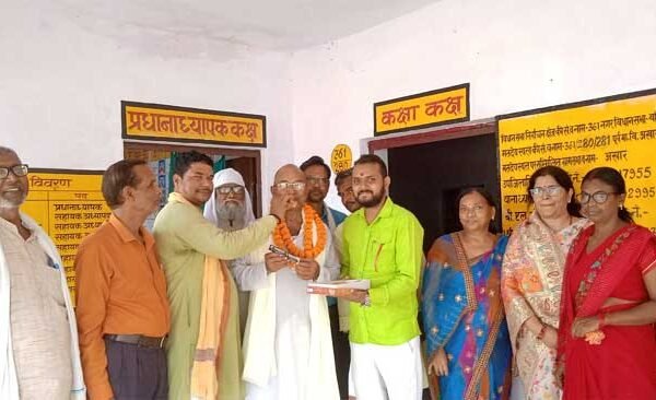 Arun Kumar, Principal of Higher Primary School Akhar was honoured