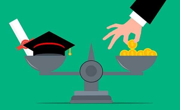 Students should apply for scholarship on time