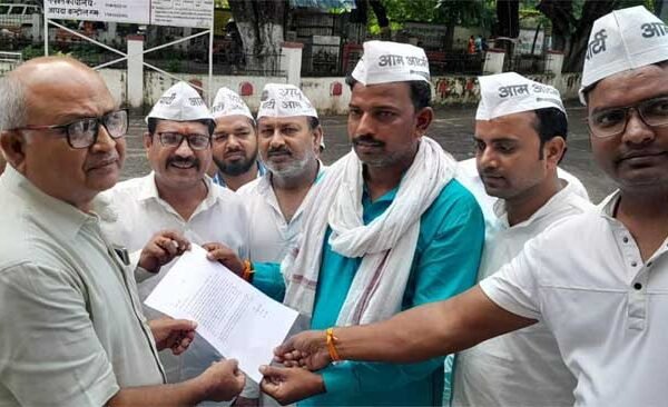 AAP party workers sent memorandum to the President through DM
