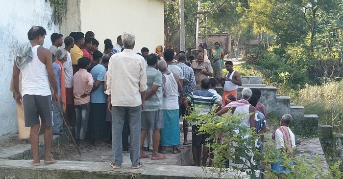 There was an uproar after the dead body of an old man was found in the pond located in Bahadurpurkari village.