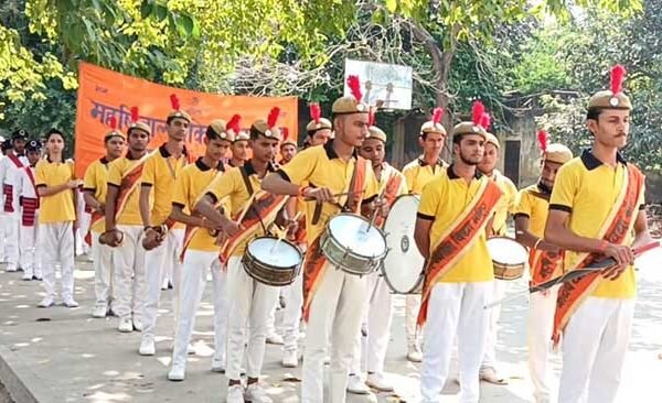 Students showcased their art in the school band competition, the school courtyard was filled with excitement