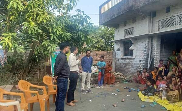 Additional District Agriculture Officer communicated in Bhojpuri, gave instructions to avoid communicable diseases