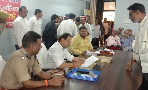 Main Complete Solution Day organized under the chairmanship of District Magistrate in Tehsil Ballia