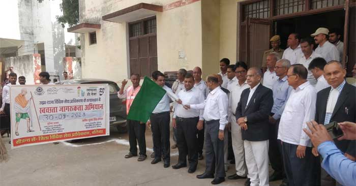 District Judge flags off Swachhta Hi Seva Awareness Rally