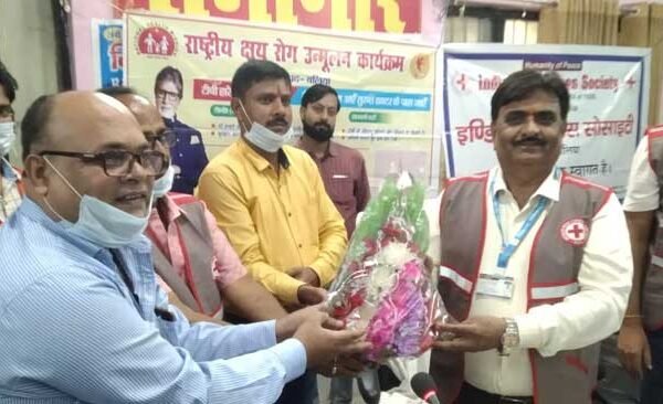 IRCS Ballia adopted tuberculosis patients, distributed nutrition packets