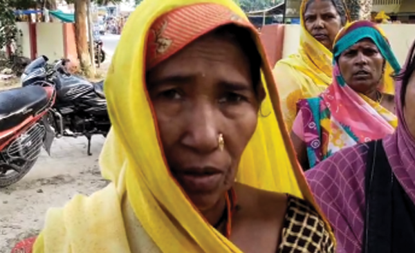 JE of electricity department, his colleagues and associates were beaten up