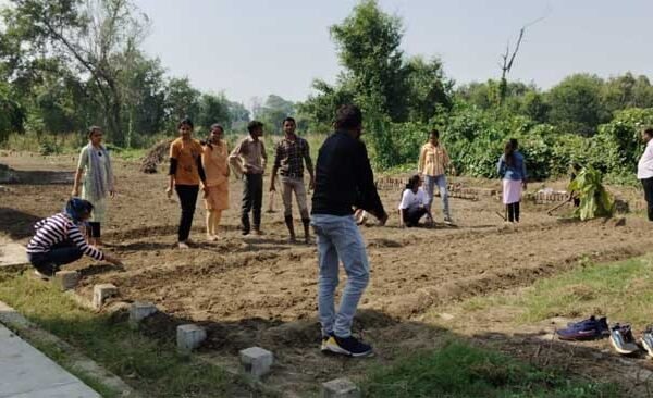 Students of Horticulture Department did experimental work and sowing of seasonal vegetables in JNCU.