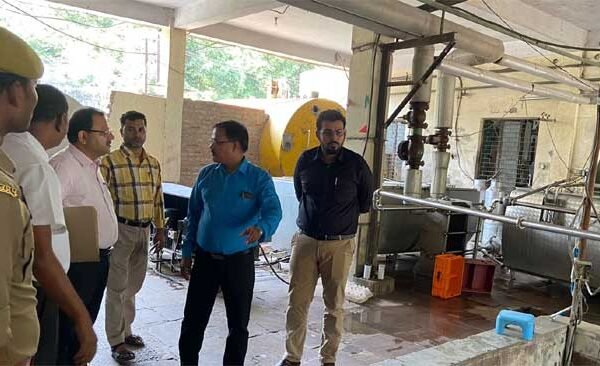 District Magistrate and Chief Development Officer inspected Parag Dairy Unit