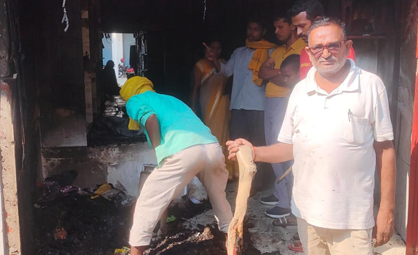 Sarees worth lakhs of rupees and other valuables kept in a clothes shop were burnt to ashes in a fire that broke out due to unknown reasons.