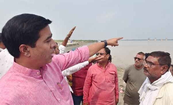 BJP District President Sanjay Yadav learned about the pain of erosion victims