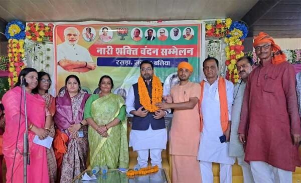 Nari Shakti Vandan took place in the courtyard of Shrinath Baba Math