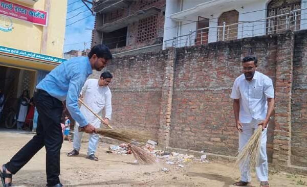 Cleanliness campaign started in Noorjahan Muslim Girls Inter College