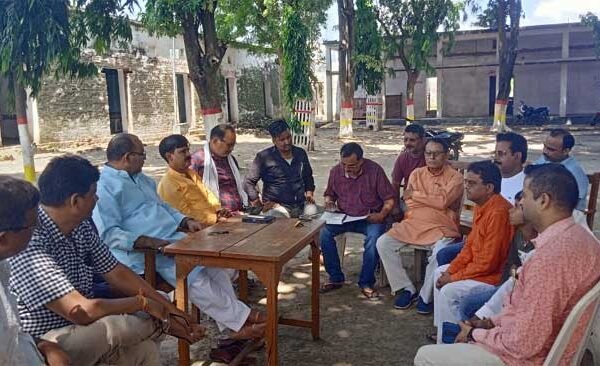 On the occasion of Kartik Purnima, discussion was held regarding organizing Ganga Mahotsav on the banks of Ganga in front of Nagwa village.