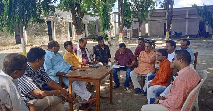On the occasion of Kartik Purnima, discussion was held regarding organizing Ganga Mahotsav on the banks of Ganga in front of Nagwa village.