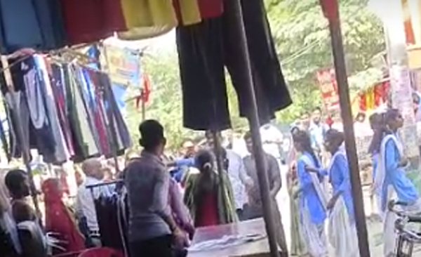 Fierce fight between two groups of girls, video goes viral