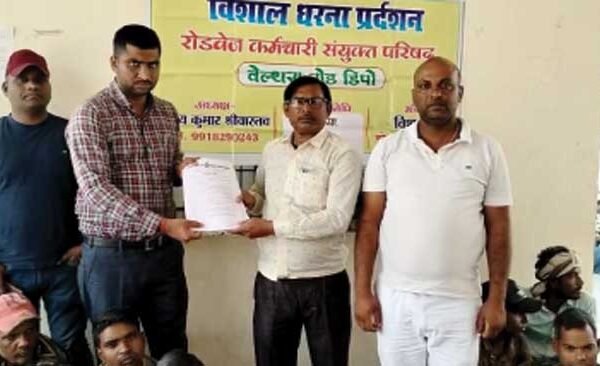 Employees protested in Roadways premises regarding privatization like situation, submitted memorandum