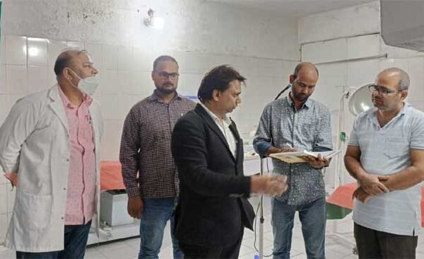 Circle Advisor Dr. Sanjay Priyadarshi reached Belthara Road and did a thorough inspection