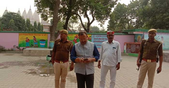 District Magistrate inspected primary school Shivpur Dyar