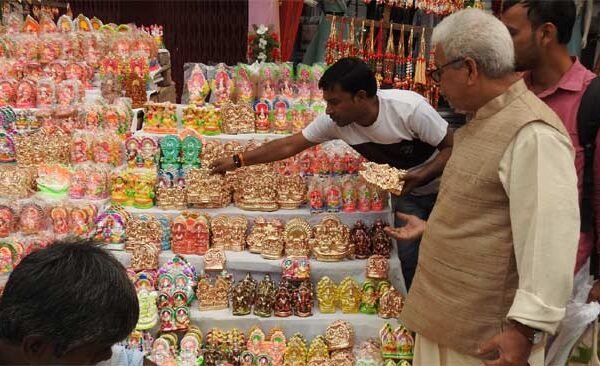 Market of firecrackers opened, huge sales
