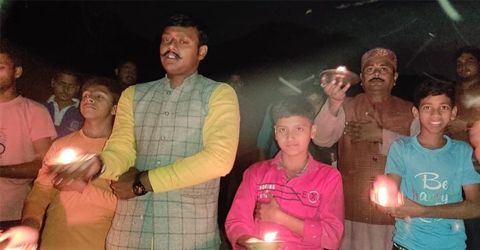 The atmosphere echoed with the praise of Bharat Mata - Aarti took place at Ganga Ghat.