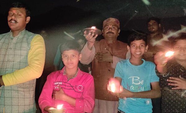 The atmosphere echoed with the praise of Bharat Mata - Aarti took place at Ganga Ghat.