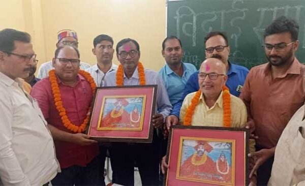 Health workers bid farewell to the retired Chief Pharmacist