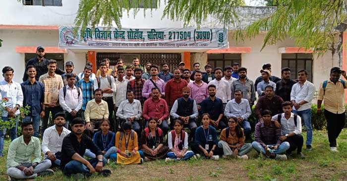 The fourth semester Agriculture Bachelor students and students of Jannayak Chandrashekhar University went on an educational tour.