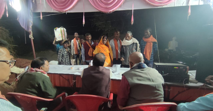 On the occasion of Kartik Purnima bath, a service camp was organized to serve the bathers.