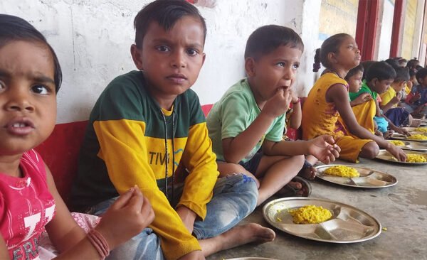 Hot Cooked Meal Scheme launched at all Anganwadi centers of Ballia for children aged 03 to 06 years