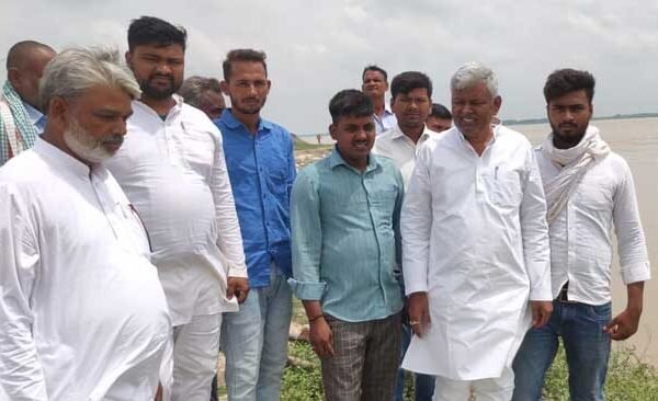 MLA arrived to see the condition of harvesting and talked to officials from the spot