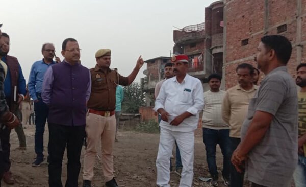 District Magistrate inspected Mahavir Ghat regarding preparations for Chhath Puja.