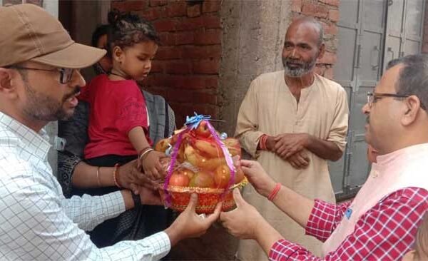 Under the "Mission Smile" campaign, the District Magistrate presented voluntary gifts to the economically weaker beneficiaries under the 'Mukhyamantri Bal Seva Yojana'.