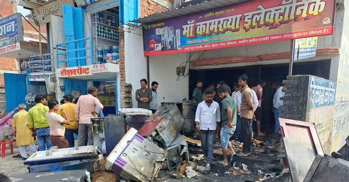 Goods worth lakhs destroyed in fire caused by short circuit in electronic shop