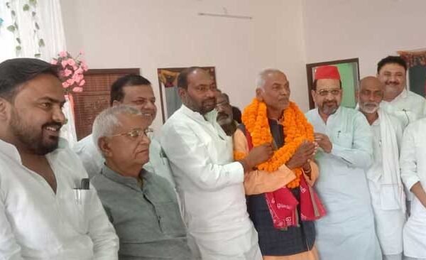 In Bansdih assembly constituency, Samajwadi Party made former principal Uday Singh the assembly president.