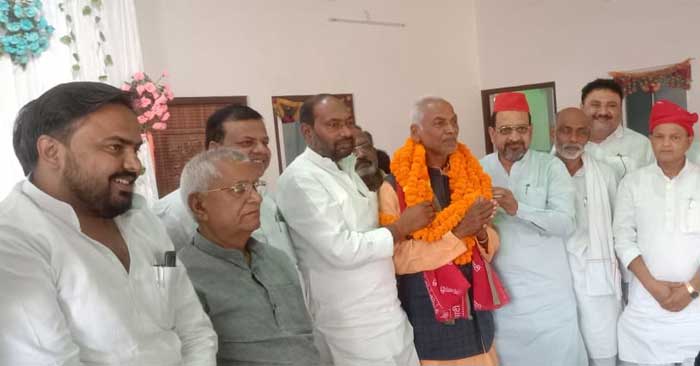 In Bansdih assembly constituency, Samajwadi Party made former principal Uday Singh the assembly president.
