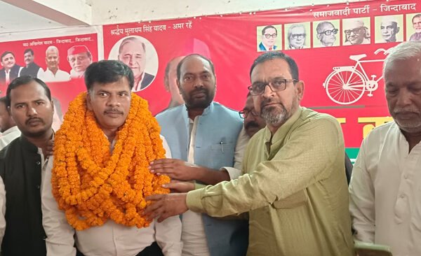 National General Secretary of Samajwadi Advocate Sabha received a grand welcome on his arrival in Ballia.