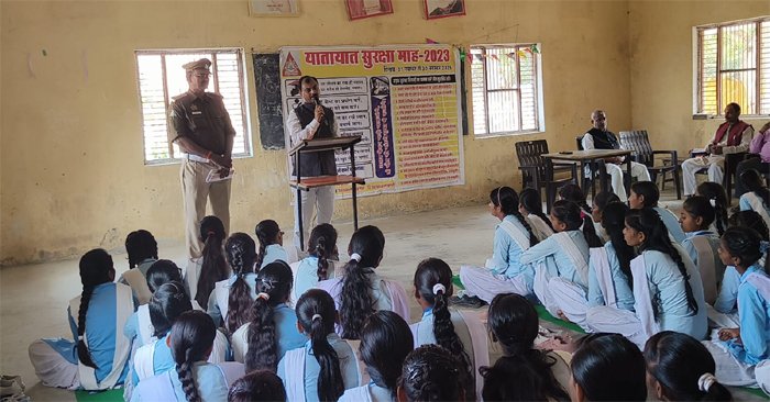 Traffic police informed the students about the rules