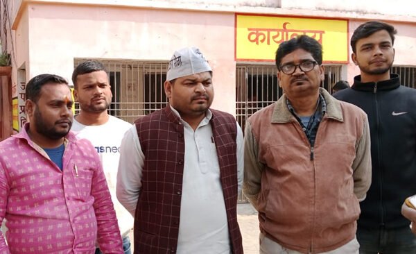 Azad Adhikar Sena officials reached District Women's Hospital and demonstrated