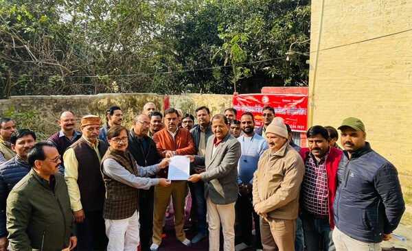Demonstration of the organization regarding various demands and problems of government clerks