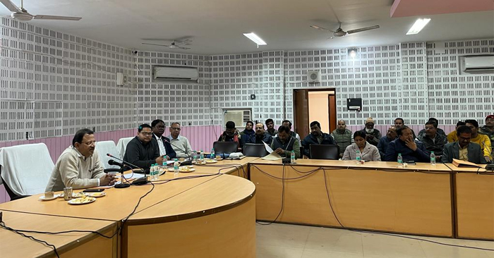 The meeting of all department heads and pensioners' organization officials on Pensioners' Day was held under the chairmanship of the District Magistrate.