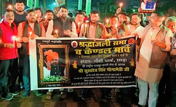 After the tribute meeting of Gogamedi, took out a candle march and toured the city.