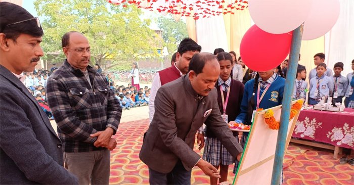 Guests and parents were amazed to see the skills of child scientists in the science exhibition.