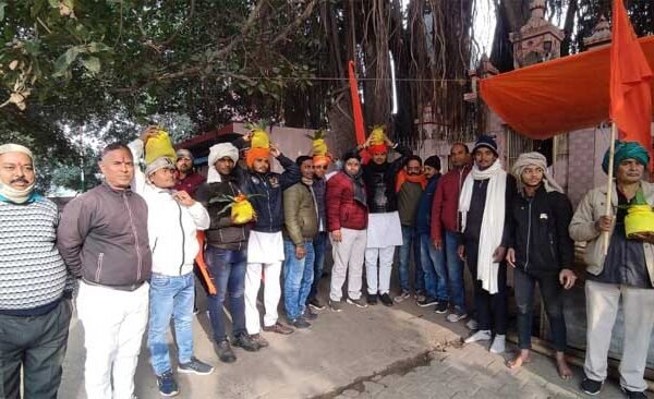 Martyr Mangal Pandey's ancestral village Nagwa echoed with the slogan of Jai Shri Ram.