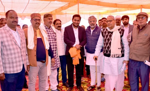 A grand program of Sanath Pandey of Ojha Kachhua of Vikas Bharat Sankalp Yatra took place in Chapra.
