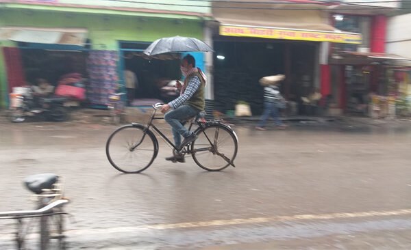 Weather changed due to drizzling rain, cold started troubling people